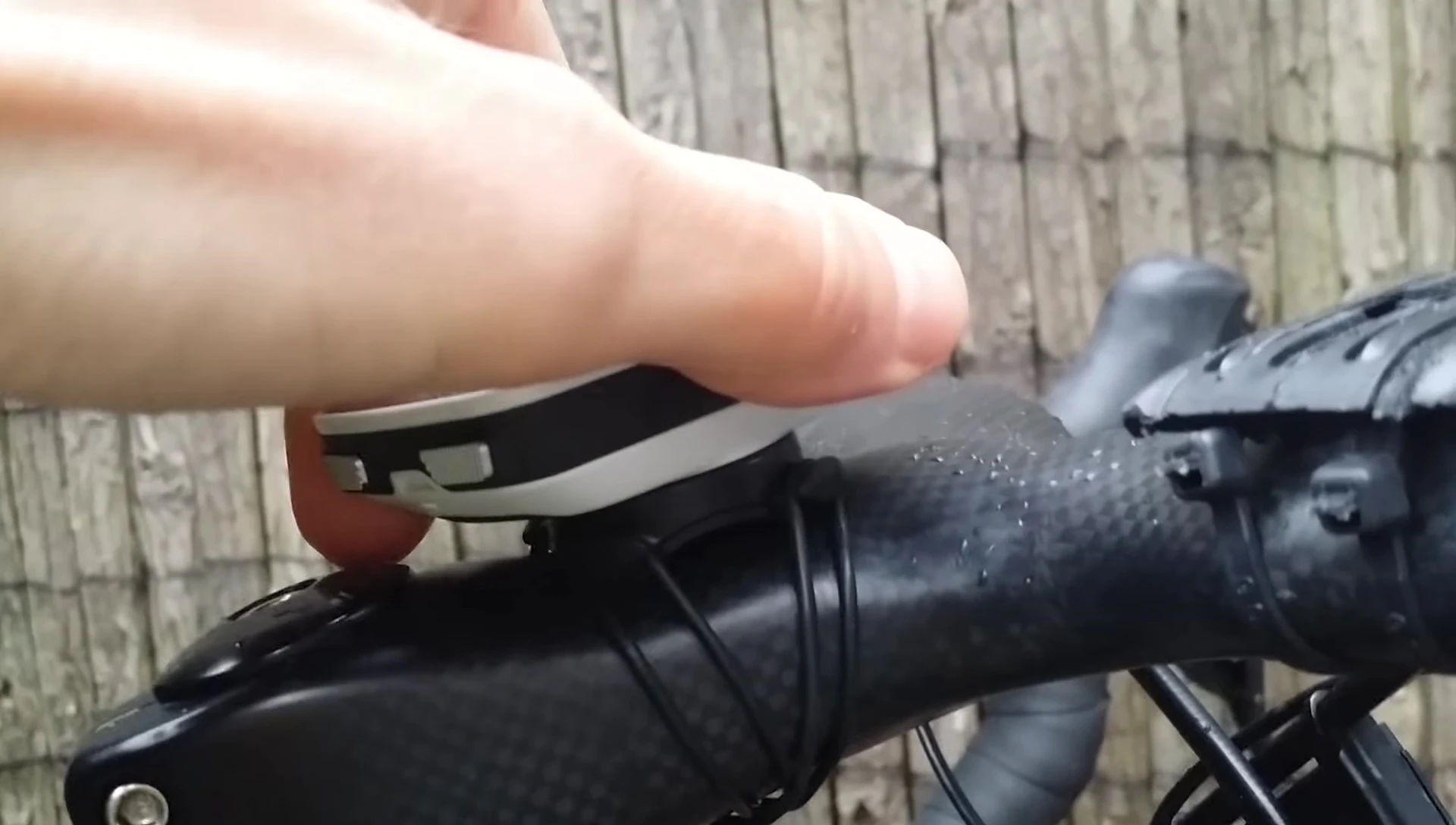 The speaker demonstrating how easily the Edge 25 can be attached and detached from the bike mount.