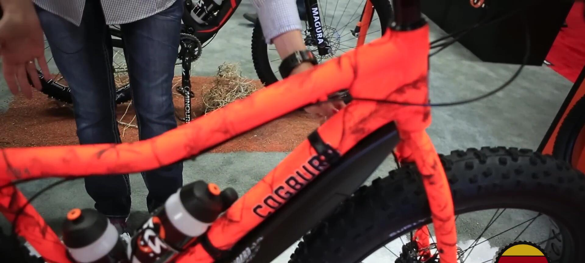 Close-up of the SKS Fatboard mounted on an orange fat bike.