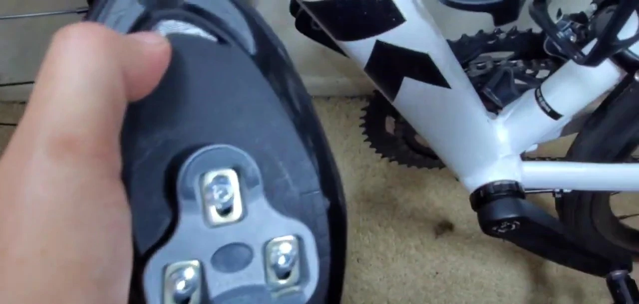 The presenter demonstrating clipping into the pedals.