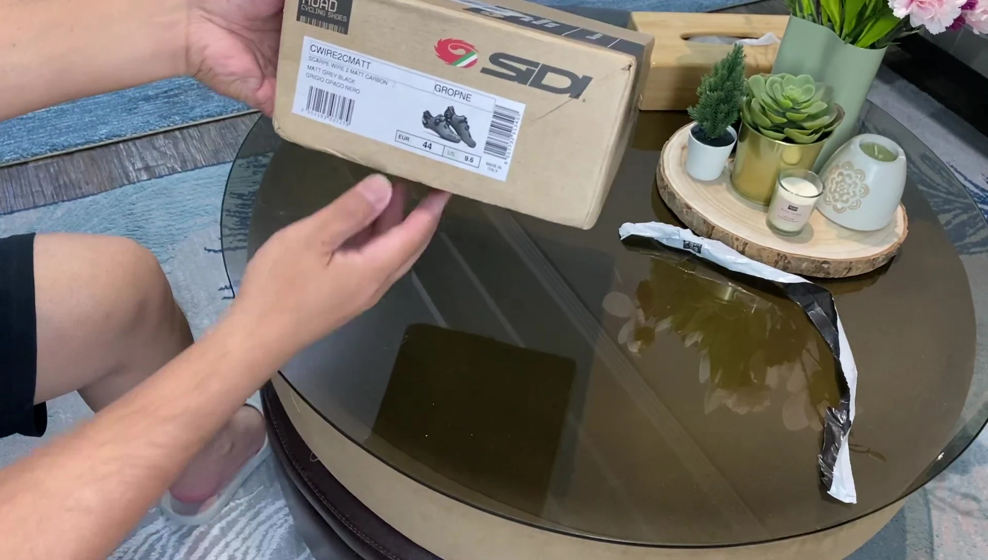 Close up of the box showing the shoe size.