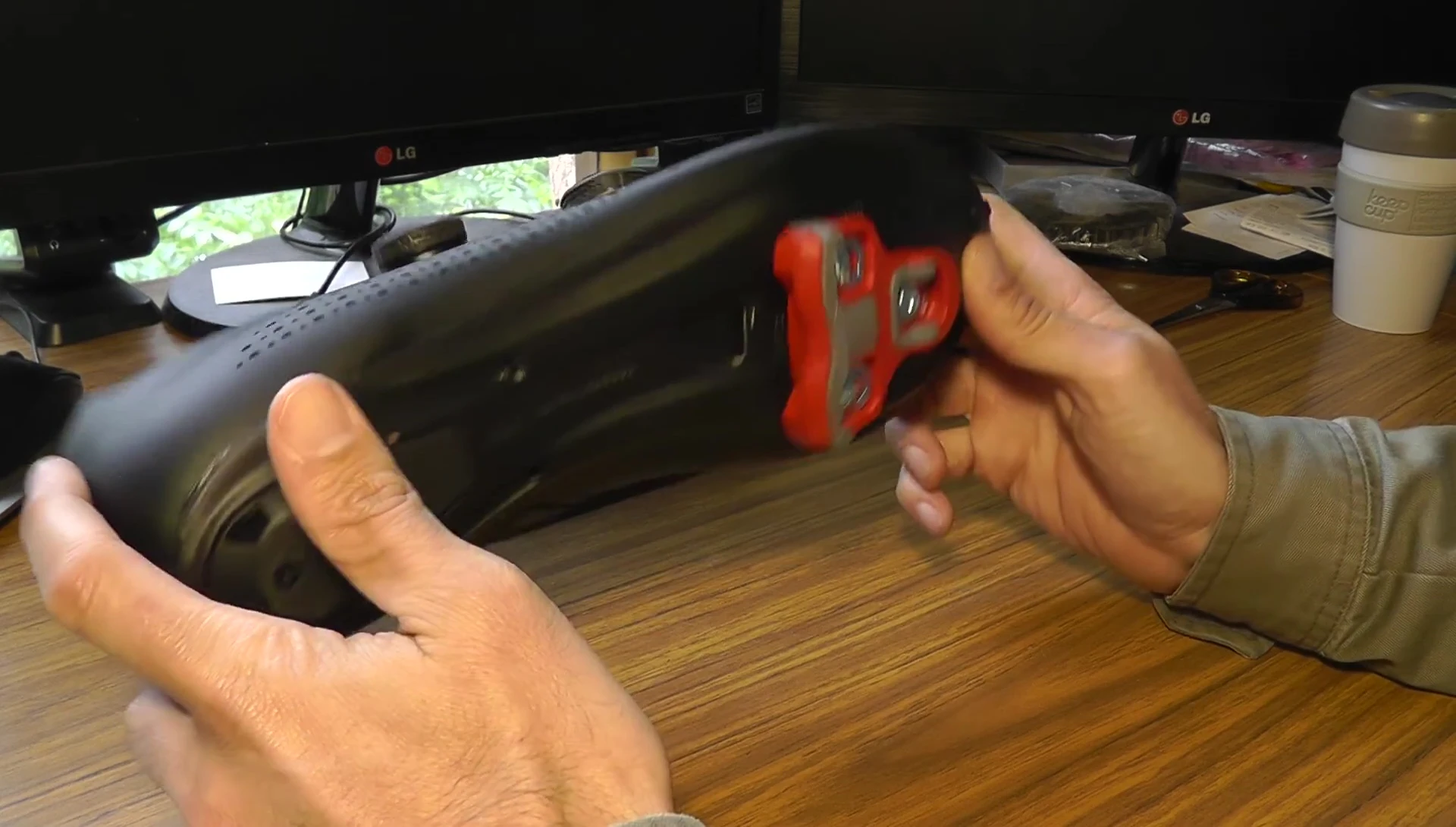 The reviewer emphasizing the smooth power transfer during climbing.