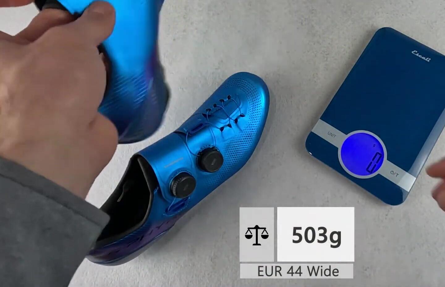 Weighing the left shoe