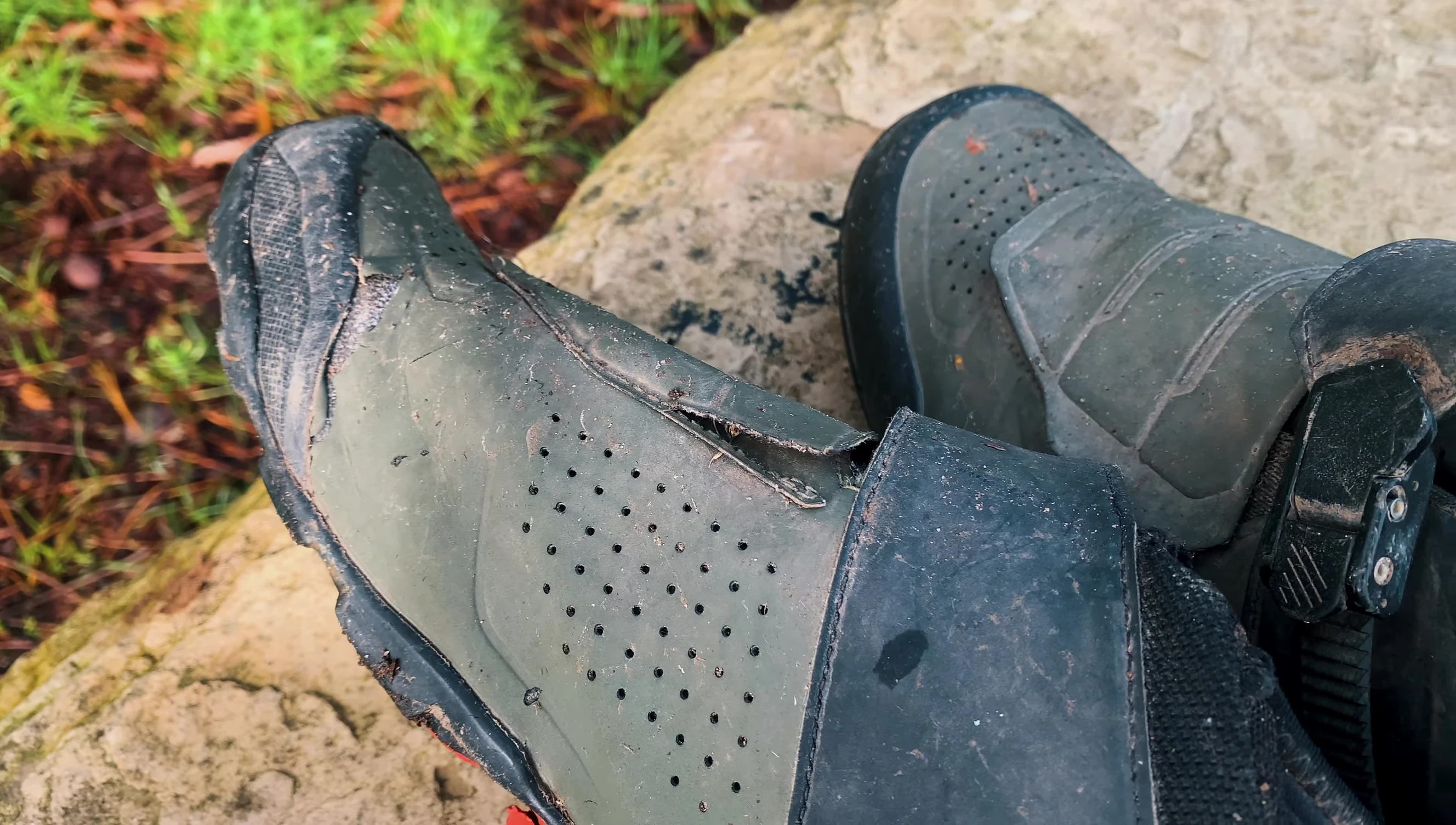 Overall view of the worn shoes