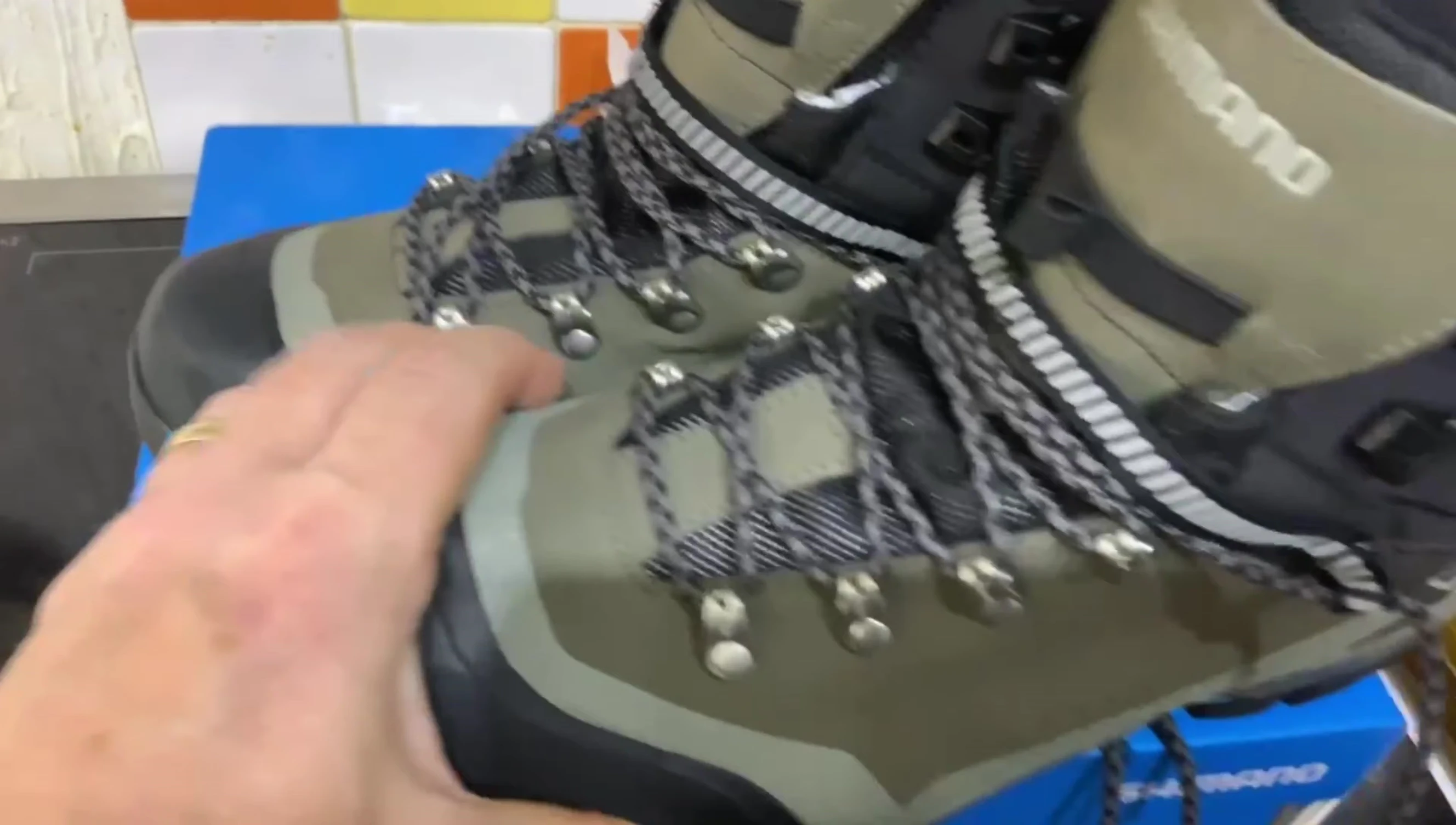 The box showcasing the Shimano XM9 model name