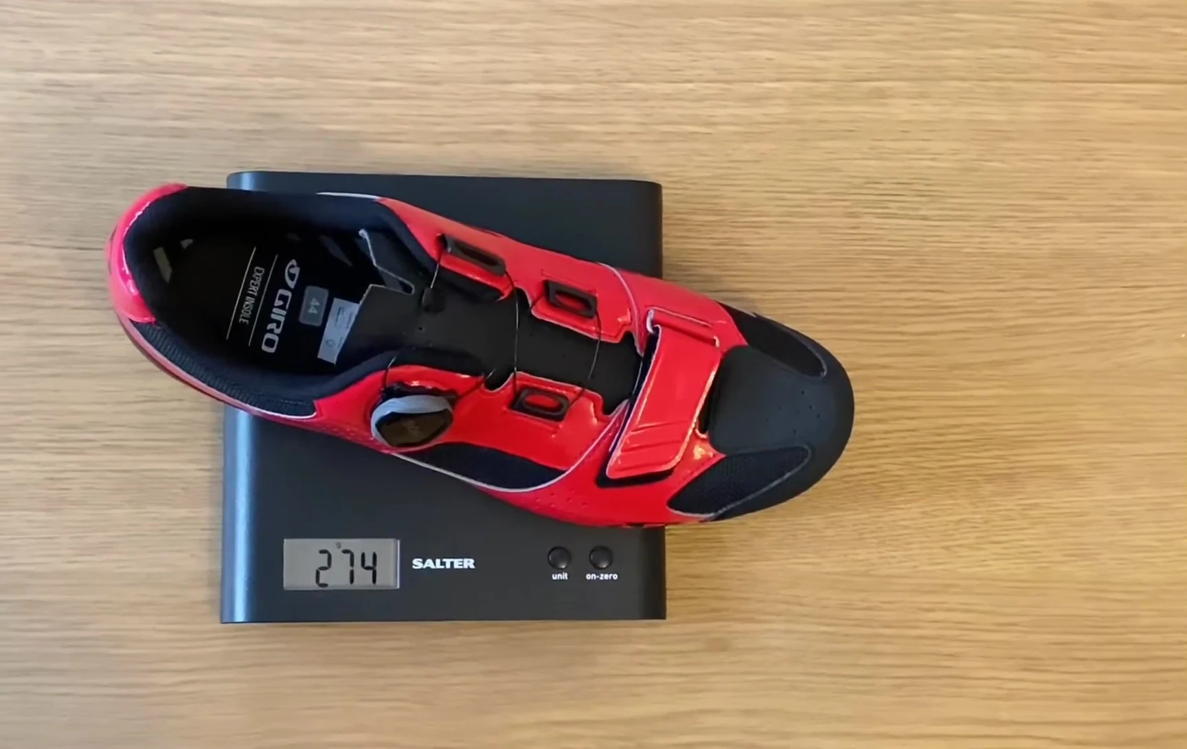 The scale shows the weight of one Giro Trans Boa shoe