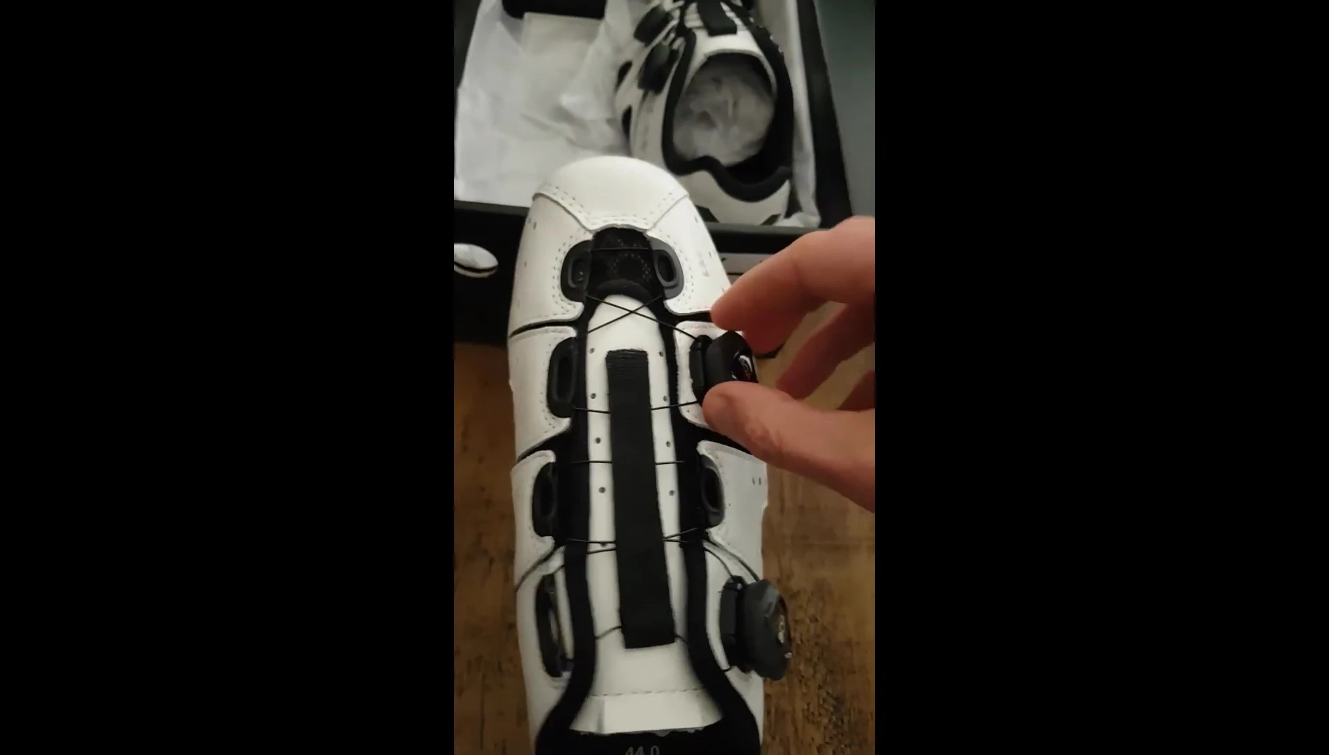 Reviewer opening the shoe to show the inner layers