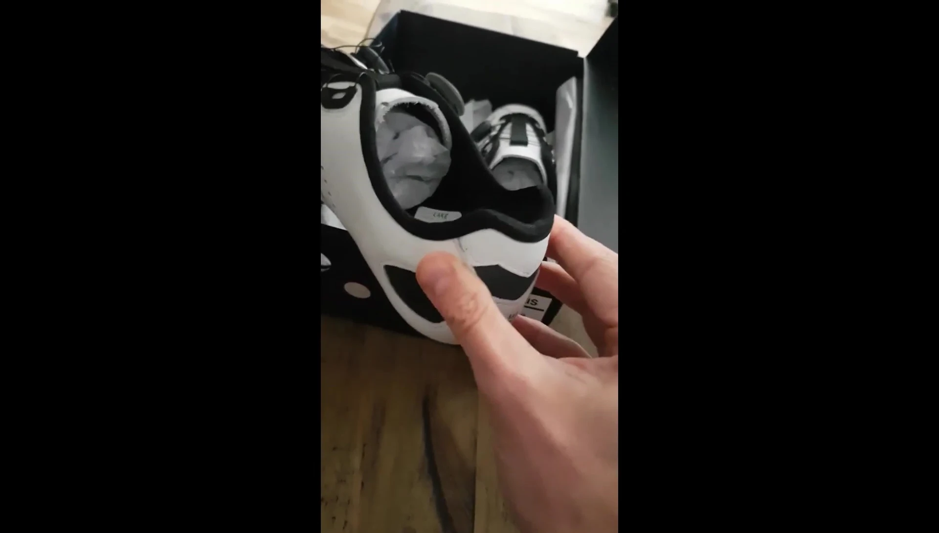 Reviewer demonstrating the heel cup adjustment
