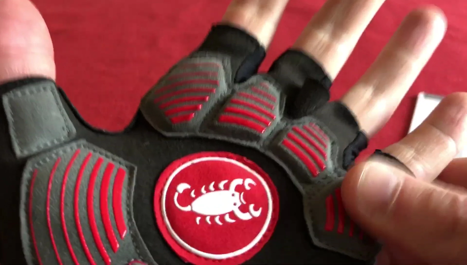 Close-up showing the gel pads and pressure distribution