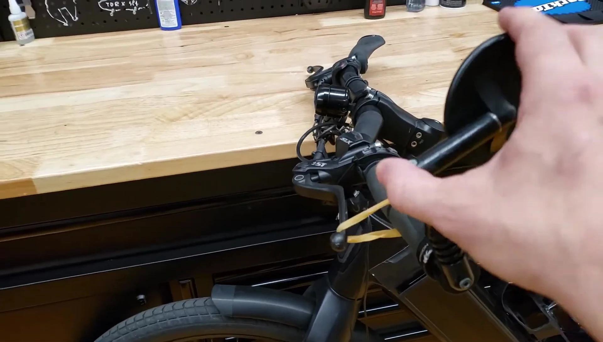 The loose ball joint causing the mirror's instability