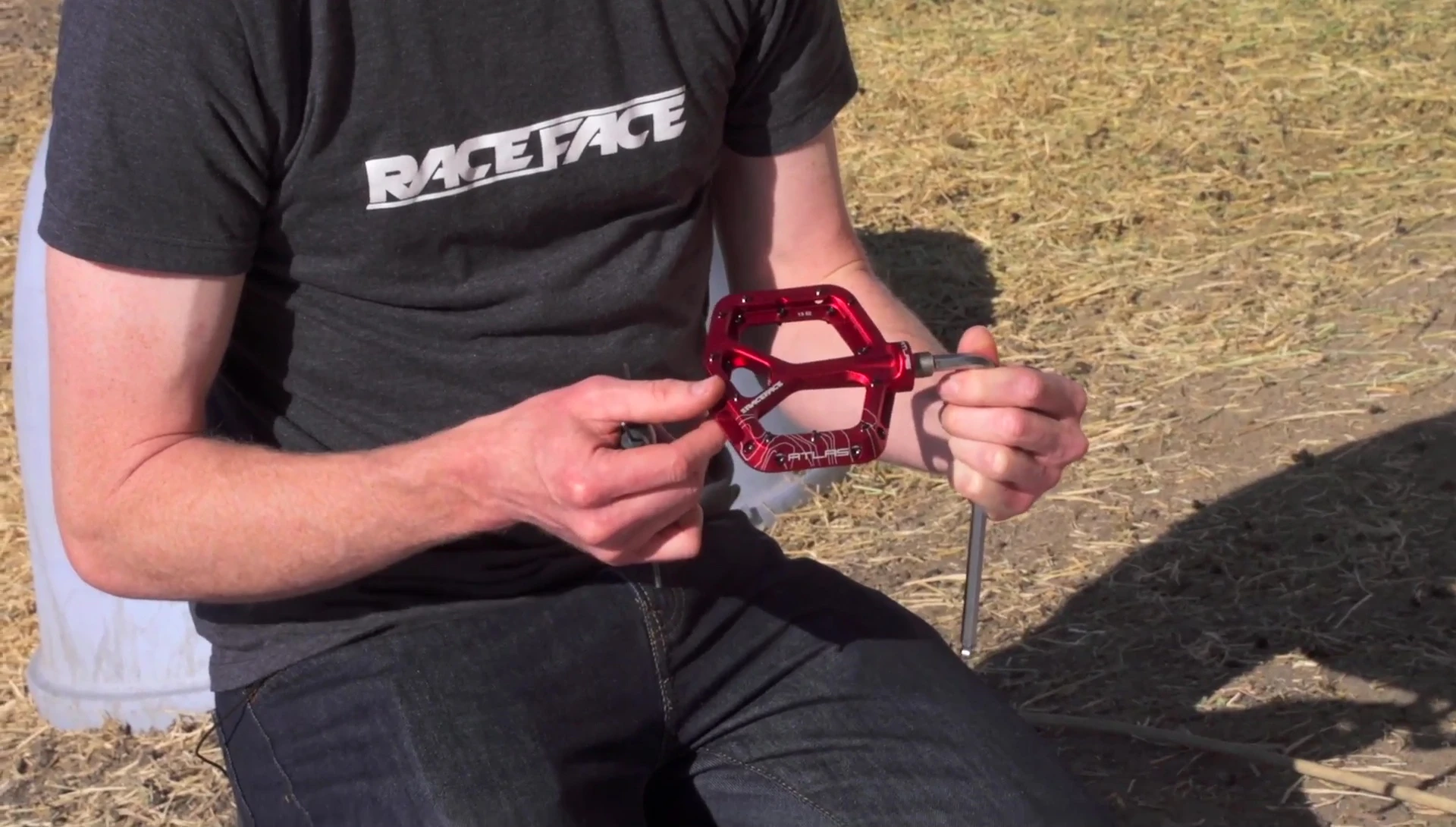 Holding the spindle with an 8mm Allen wrench