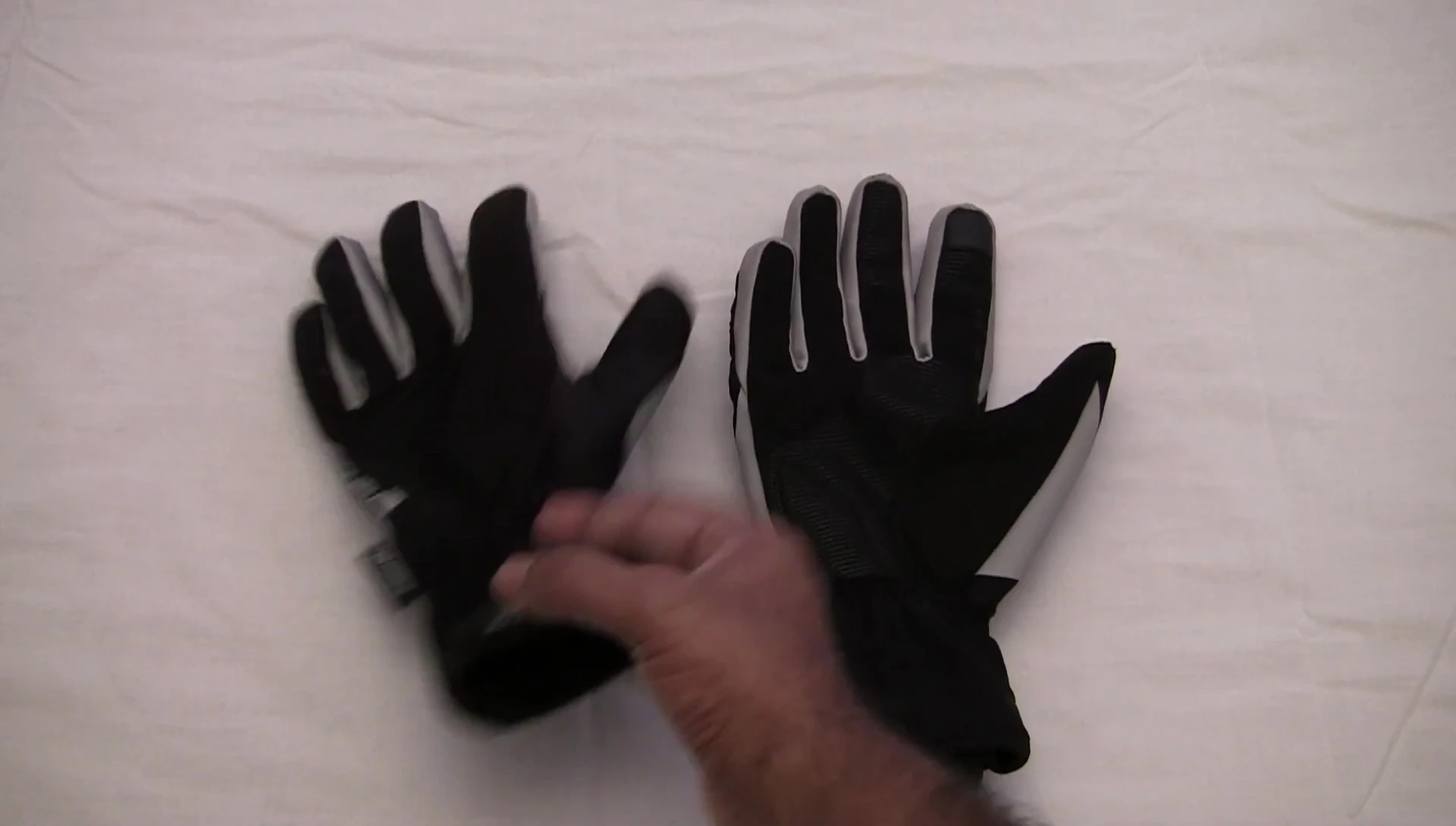 Showcase of touchscreen compatibility while wearing the gloves.
