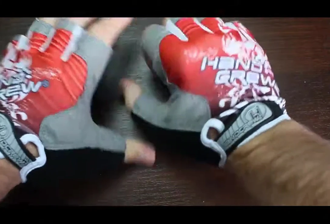A concluding shot summarizing the positive aspects of the gloves.