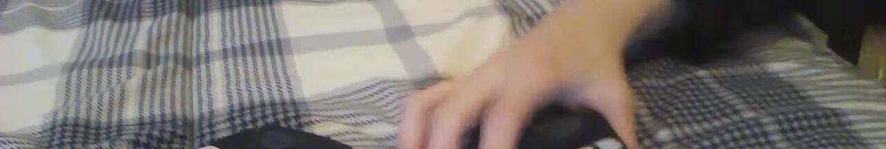The reviewer showing the gloves on his hands.