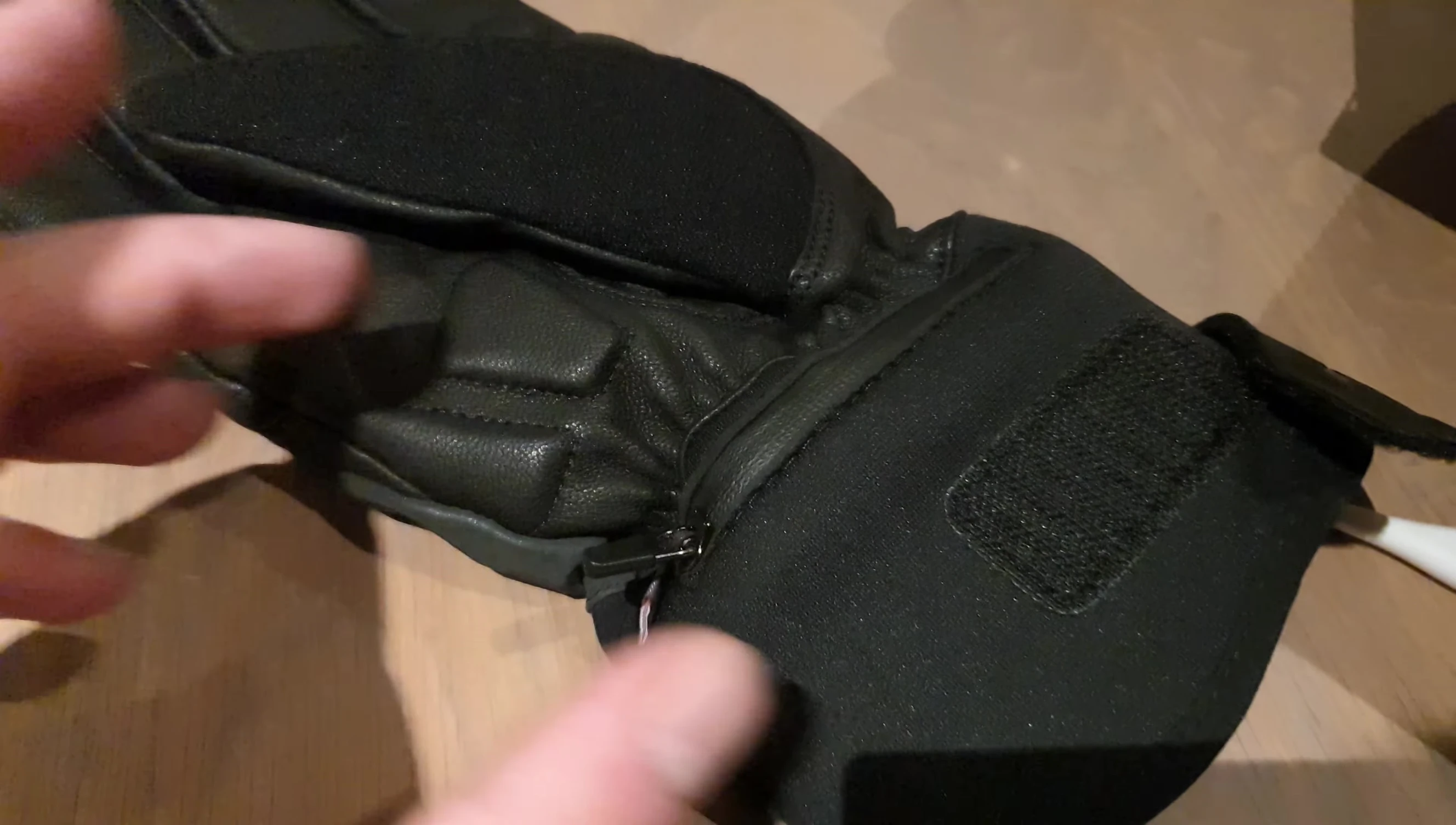 Image showing the inside of the glove, highlighting the padding.