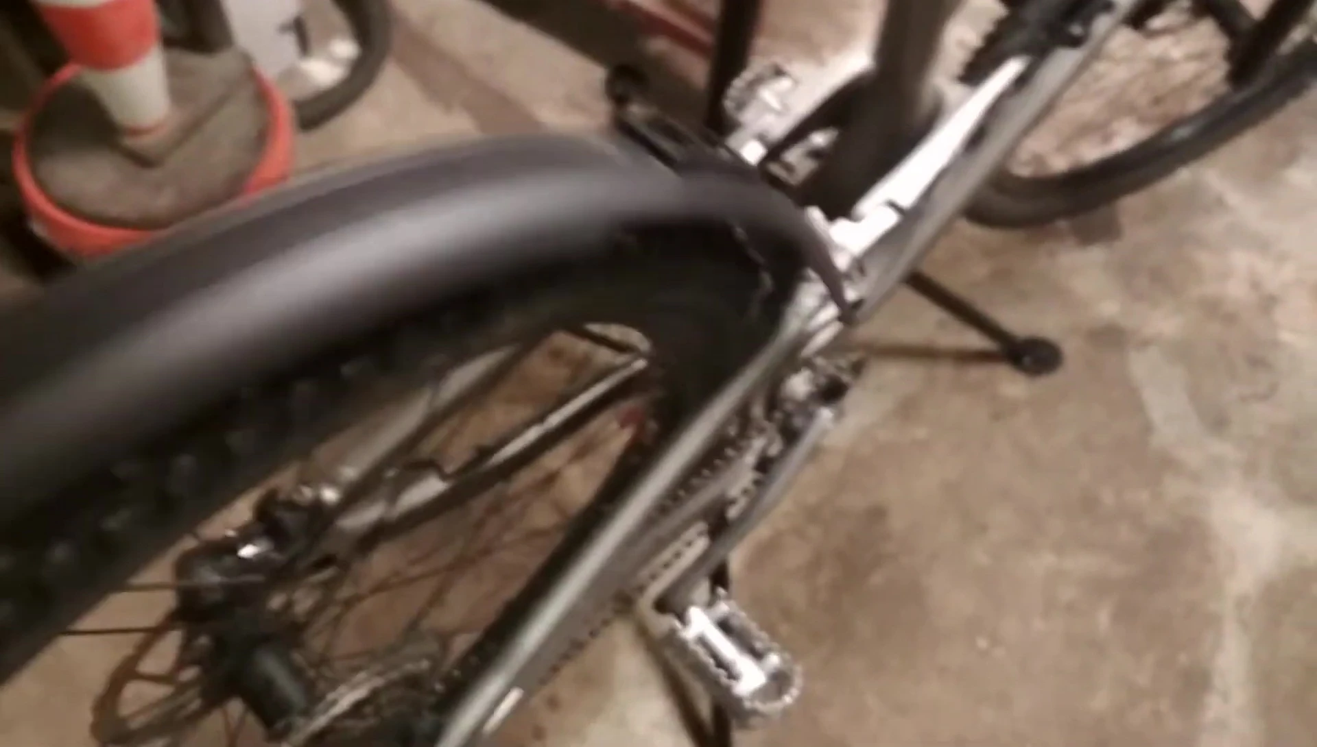 The mudguards installed on a bike, illustrating the manufacturer's recommended position.