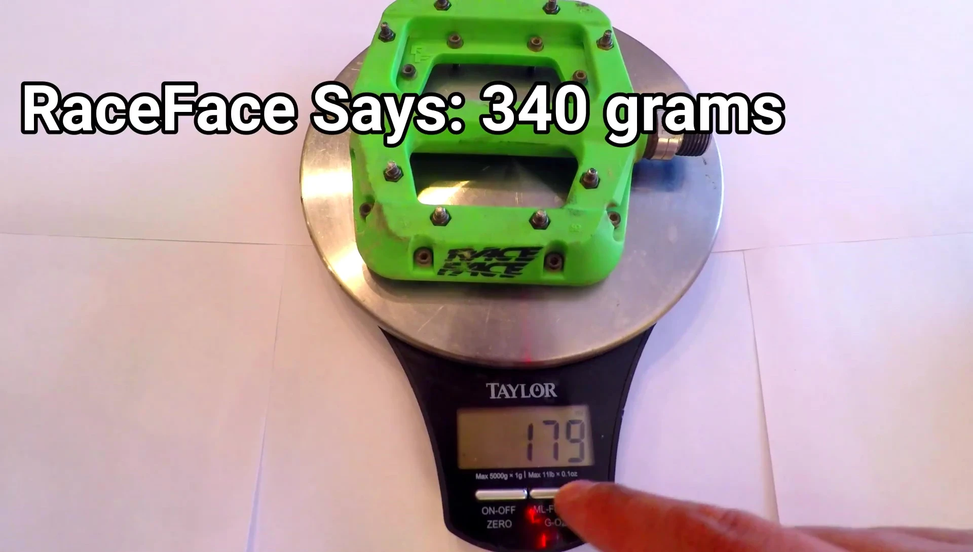 Weight comparison of the two pedals