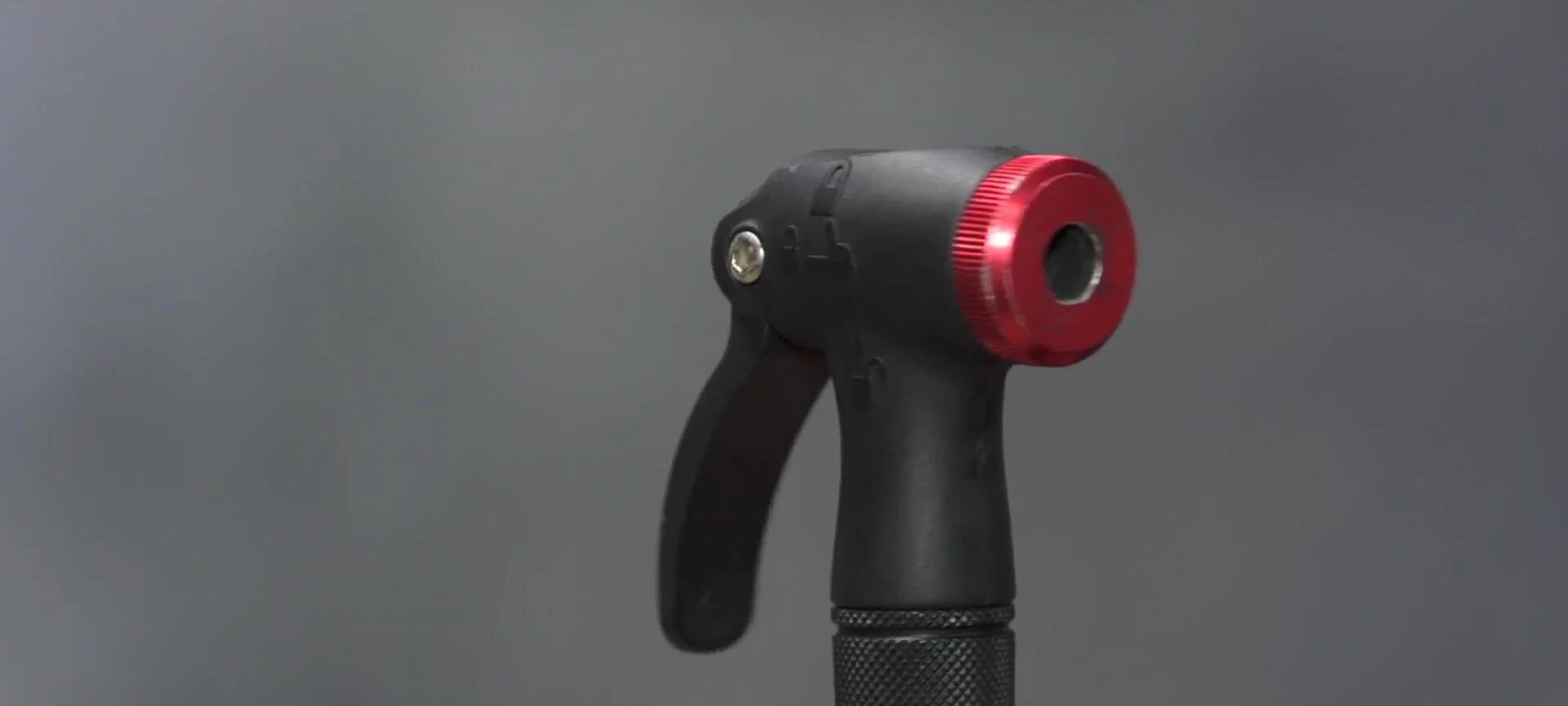 Close-up of a Presta-specific pump head.