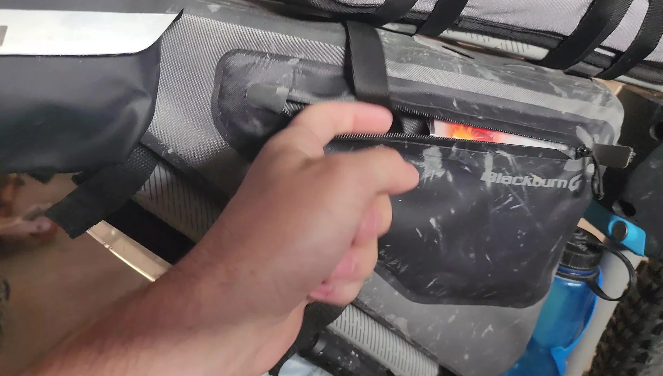 Side pocket of the frame bag