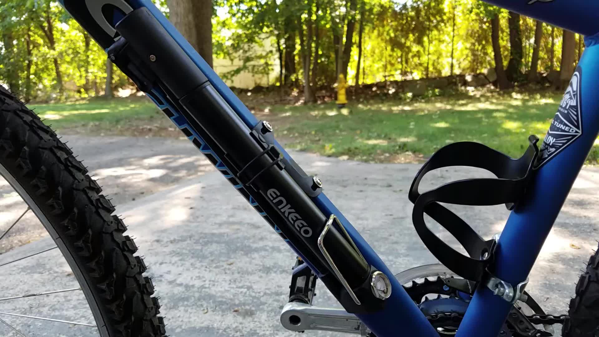Overall shot of the Enkeeo mini bike pump.