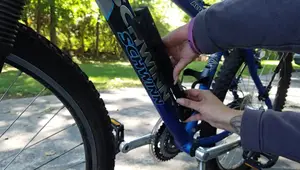 Enkeeo Mini Bike Pump Review: Compact, Secure, and Easy to Use