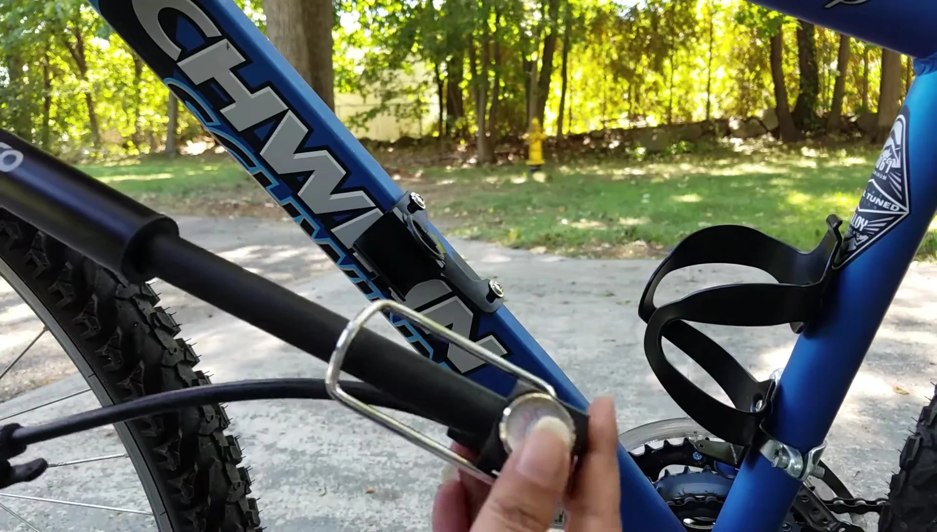 The handle of the Enkeeo mini pump in the unfolded position, ready for use.