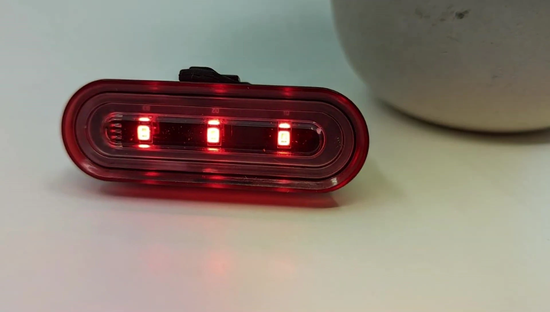 The adjustable mount of the Energizer X400.