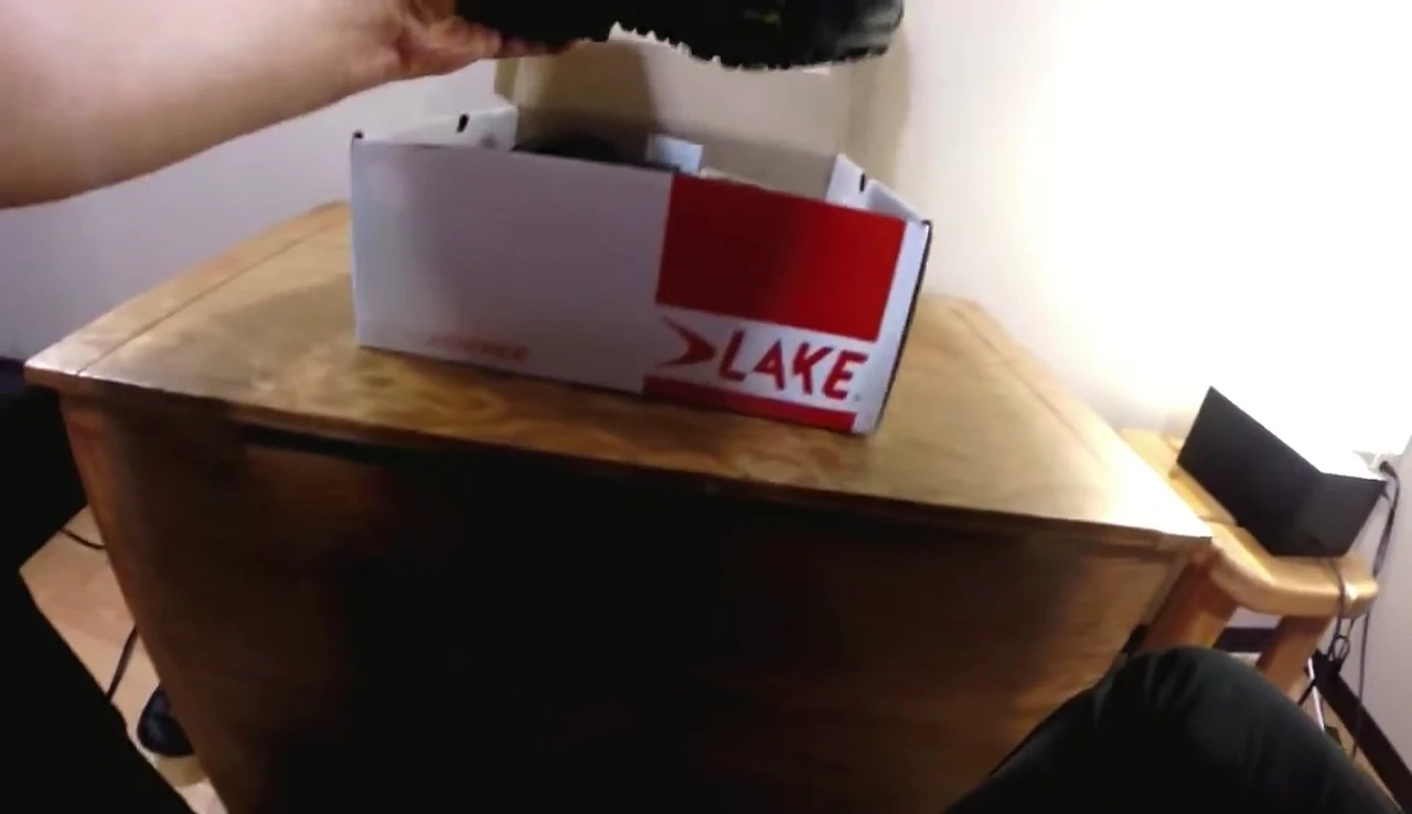 Close-up shot of the Lake 303 winter cycling shoe box.