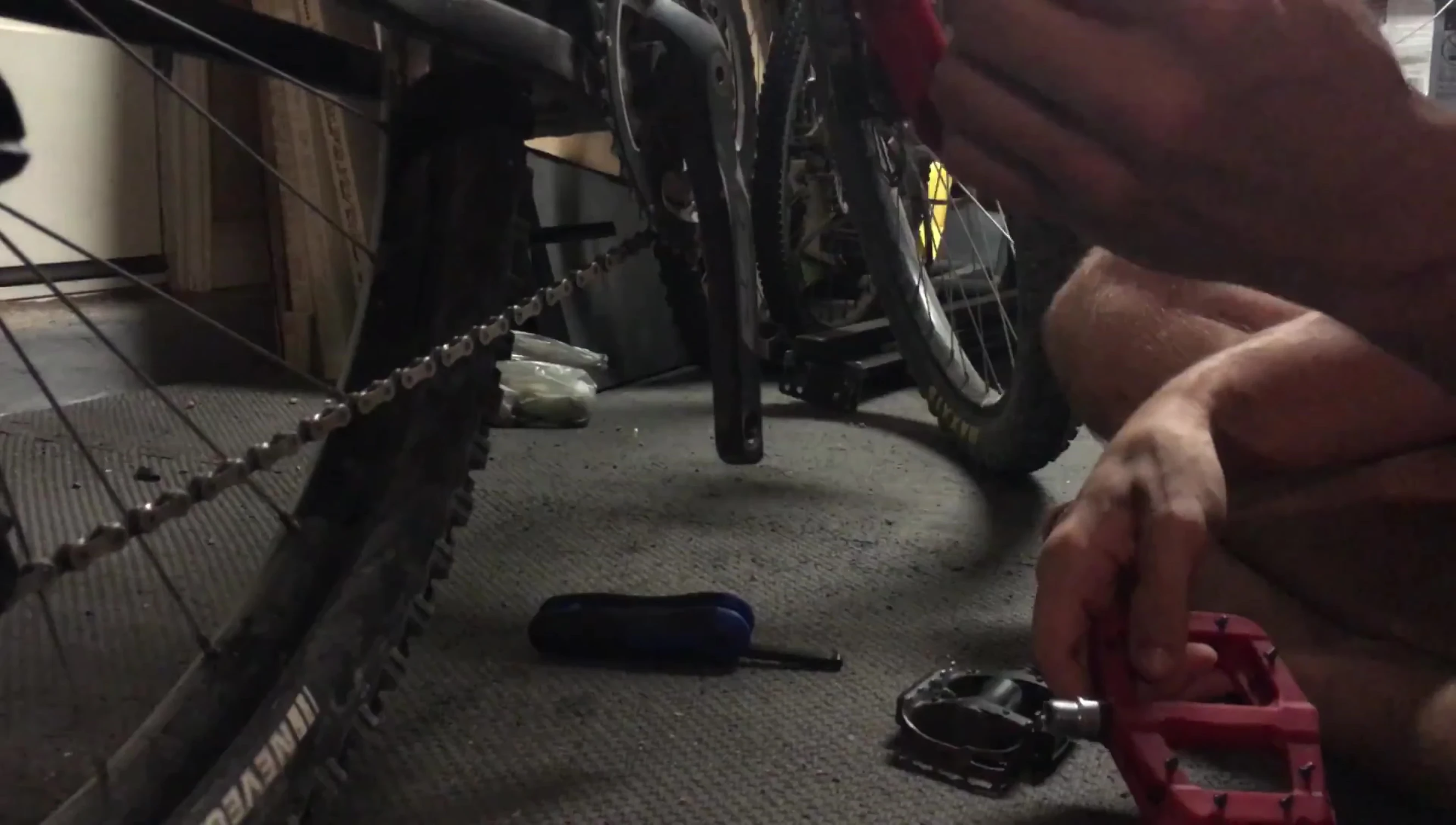 Error: The speaker mistakenly picks up the left pedal.