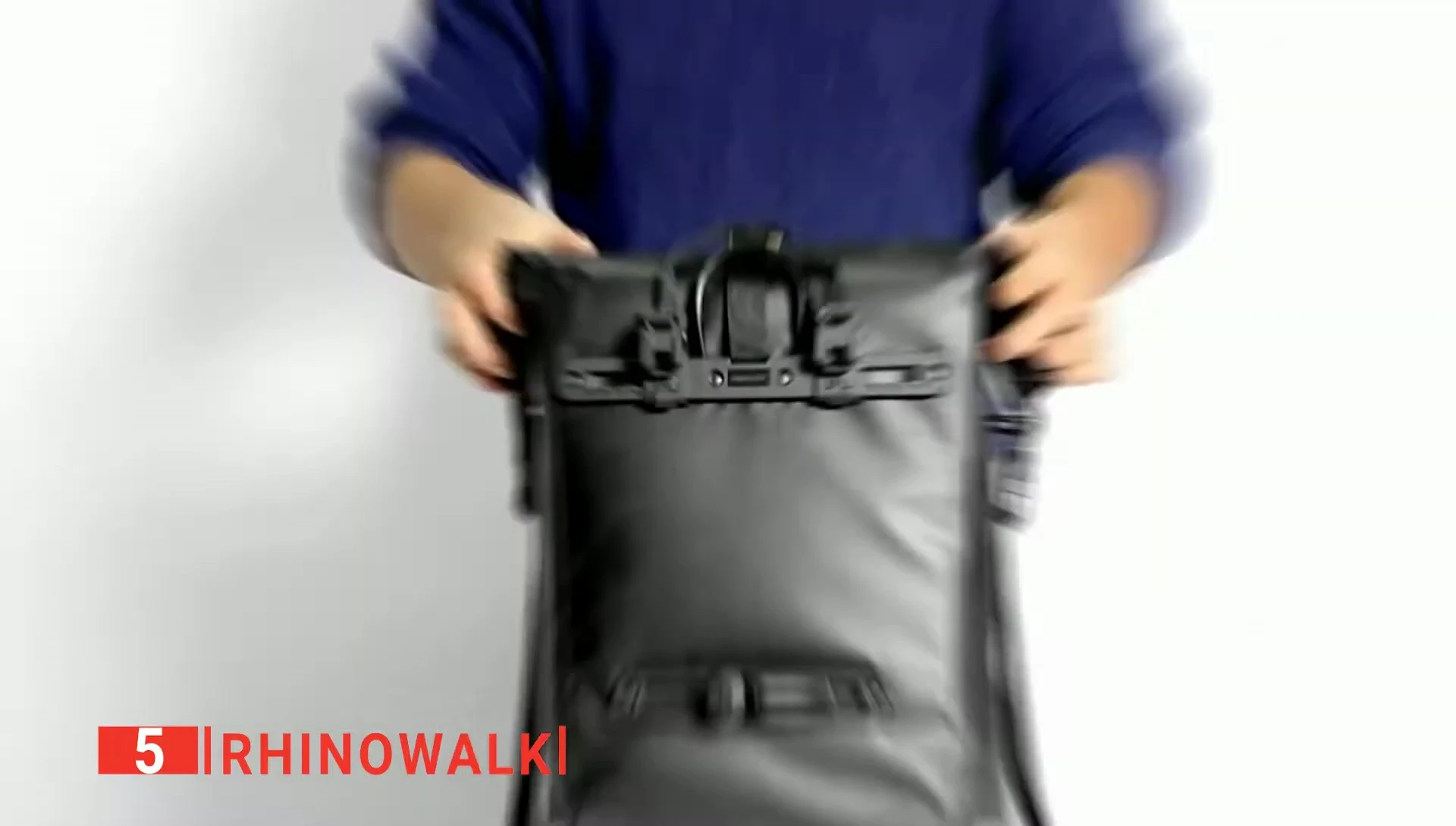 Highlighting the bag's large capacity