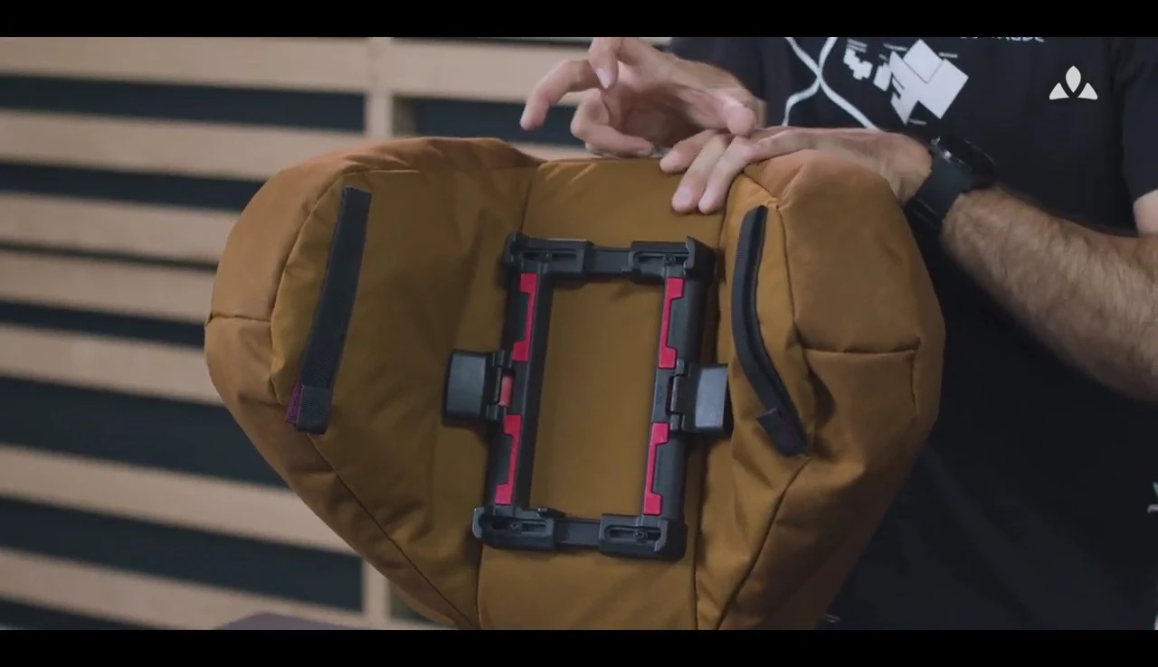 Demonstration of attaching the bag to a bike rack.