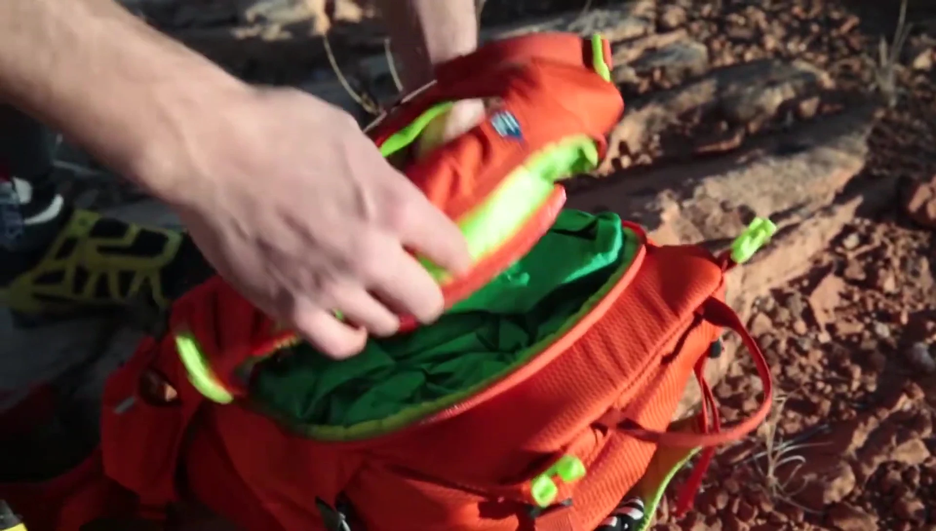 Zealot's dual stretch mesh pockets