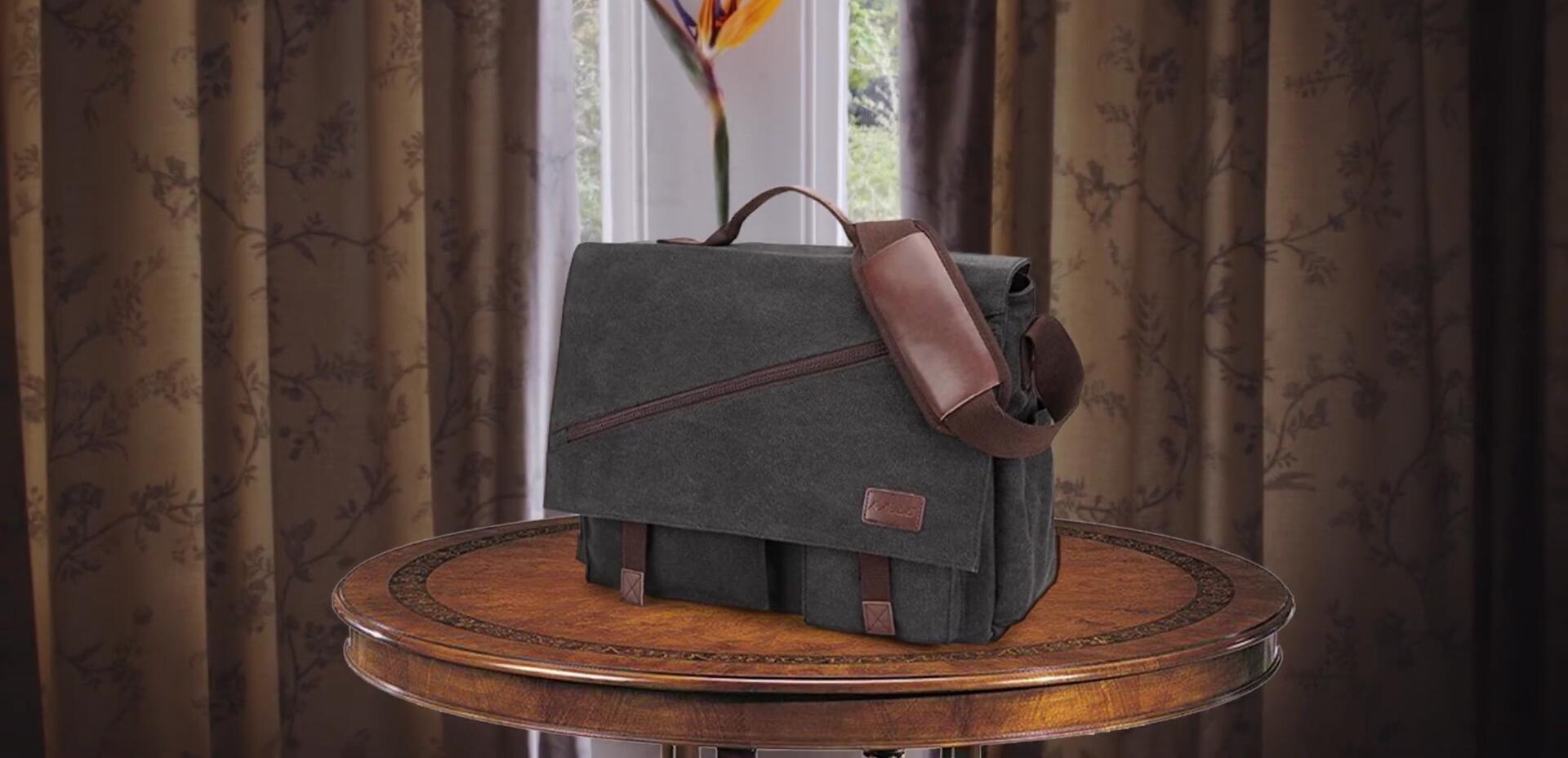 Interior showing the padded laptop compartment